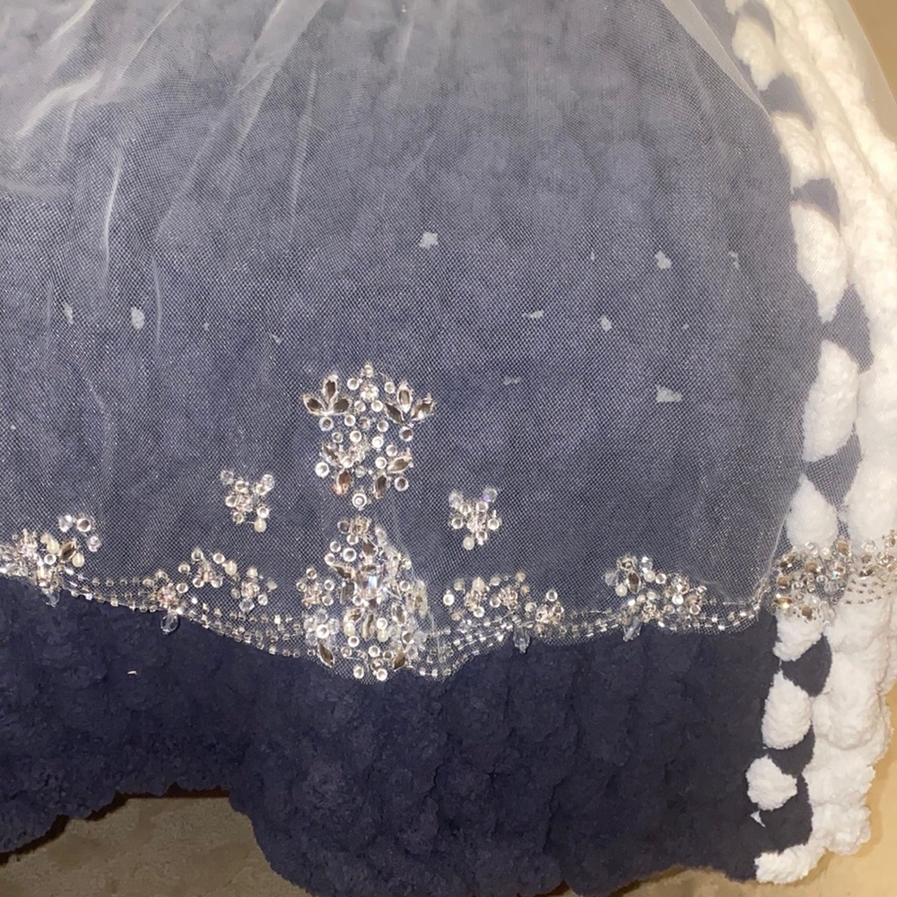 New, never worn scalloped wedding veil with crystal detail